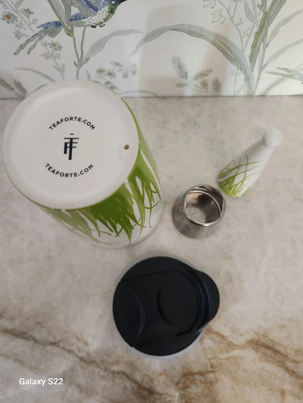 Teaforte White Ceramic Tumbler and Tea Infuser Set with Green Grass Motif